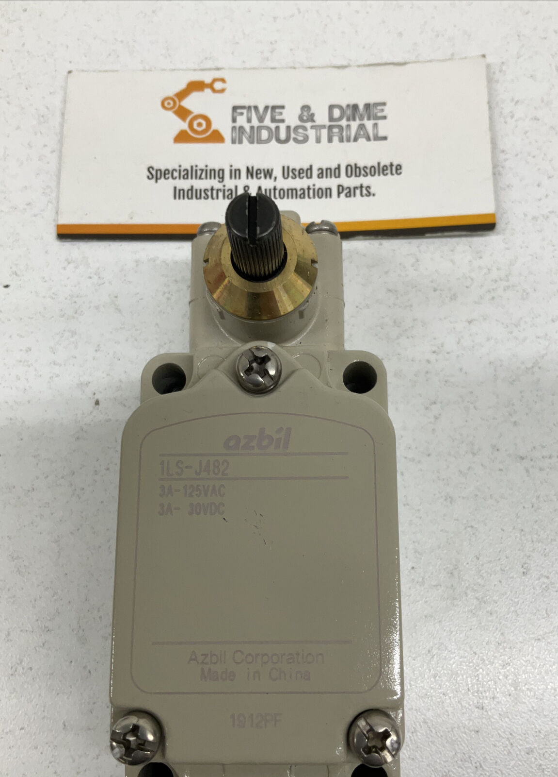 Azbil 1LS-J482 Roller Limit Switch  (RE223)