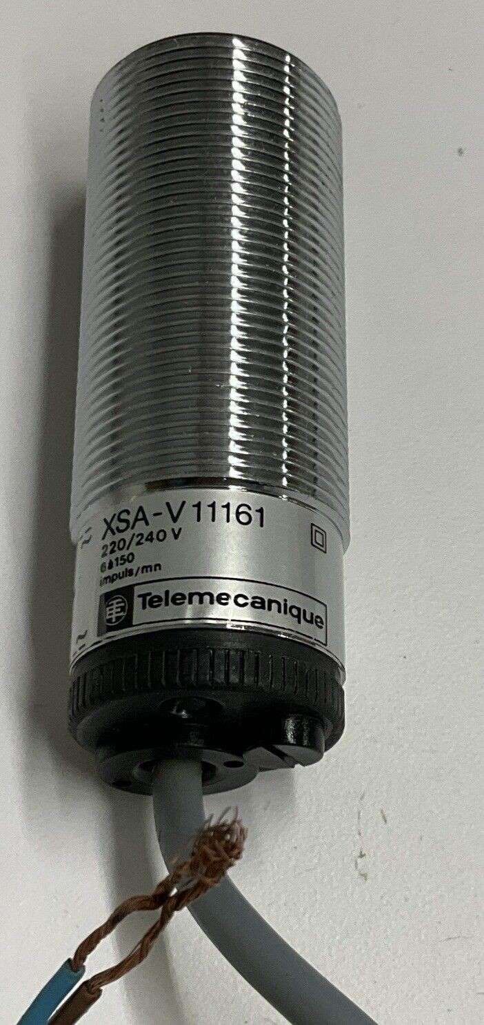 Schneider Telemecanique XSA-V11161 Inductive Sensor (YE271)