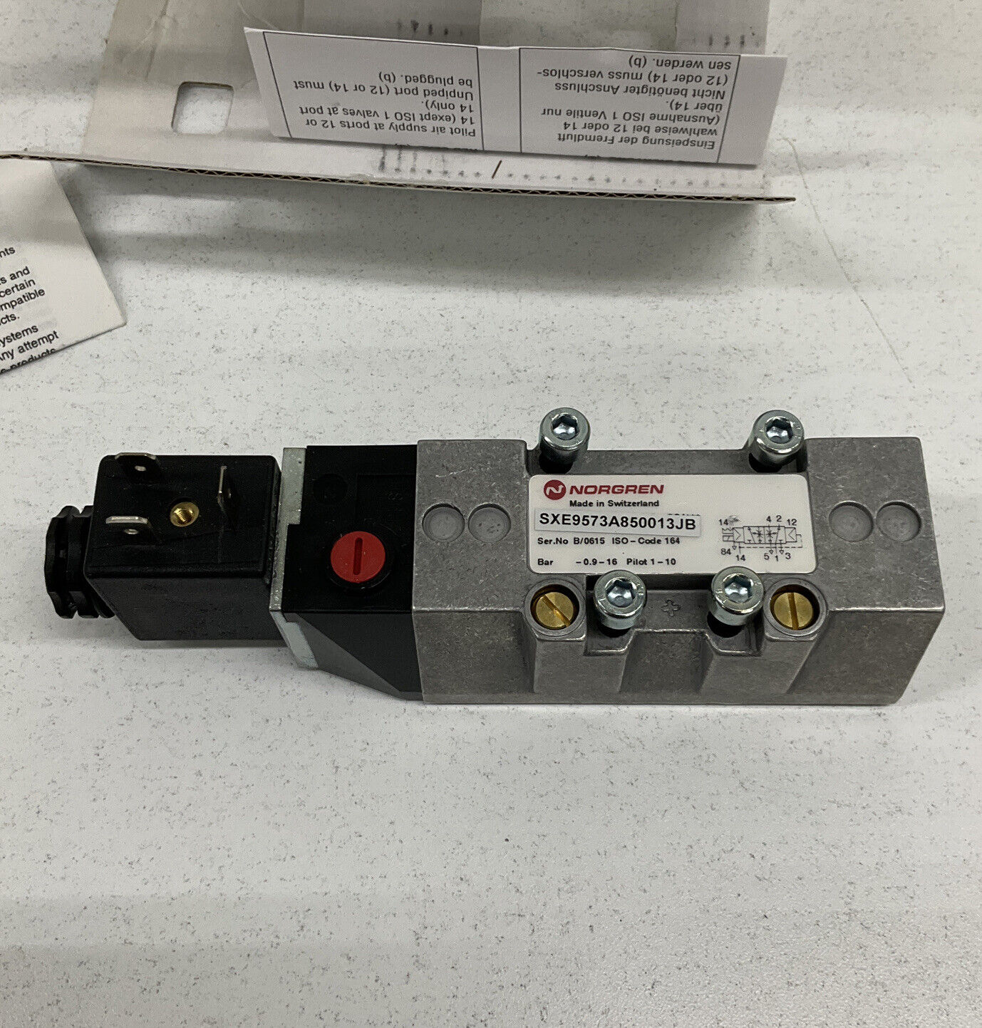 Norgren SXE9573-A85-00-13JB Pneumatic 24V Solenoid Valve +Connector (YE153)