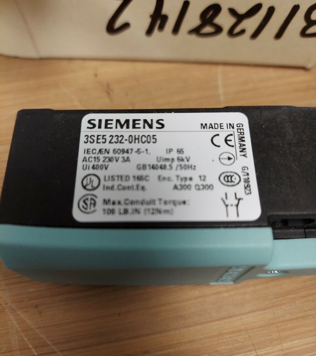 Siemens 3SE5 232-0HC05 1NO/1NC Snap Switch (BL117)