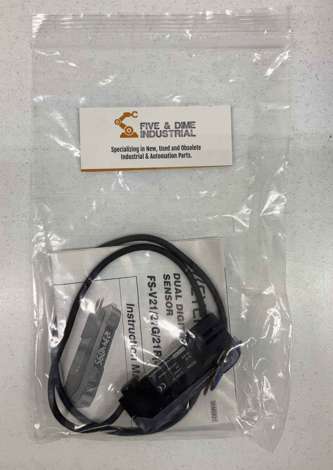 Keyence FS-V21RP New Fiber Amplifier Unit 12-24 VDC (RE135)