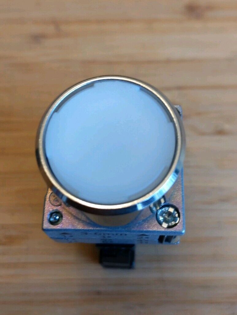 Siemens 3SB3605-0AA61 White Illuminated Pushbutton (YE100)