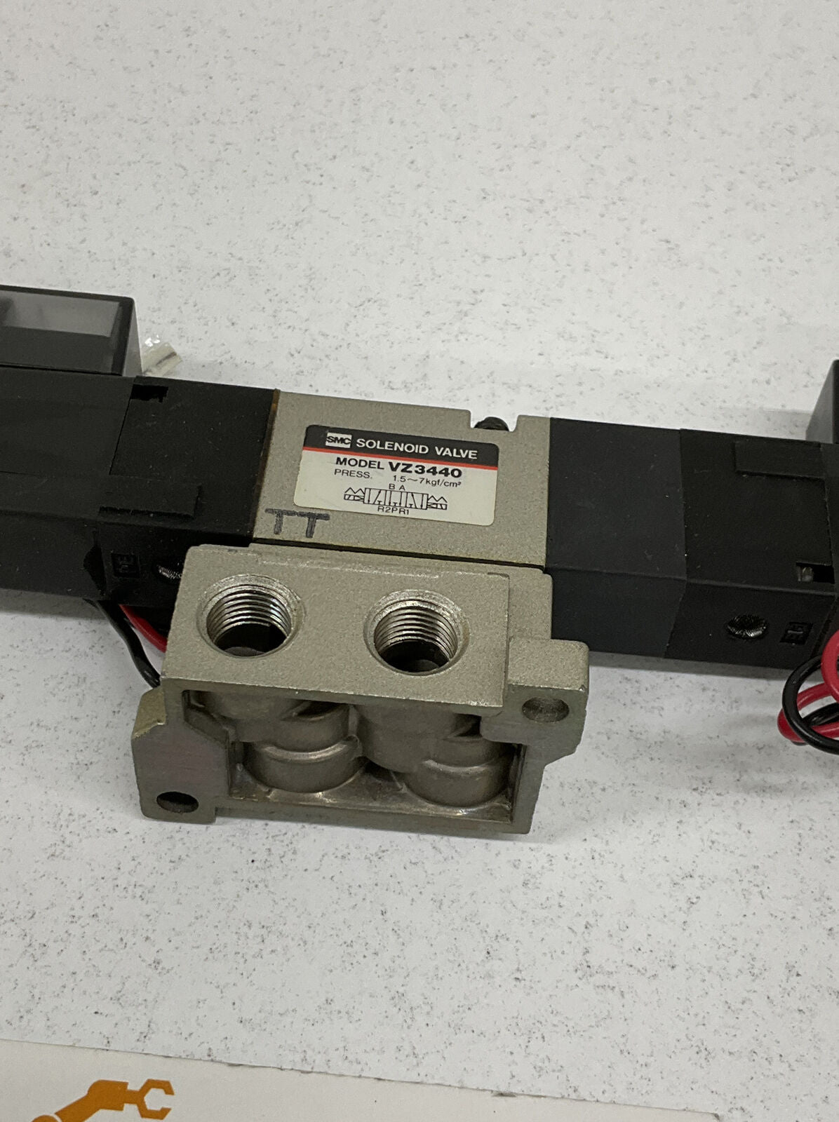 SMC VZ3440 24VDC Solenoid Valve w/ Base (YE163)