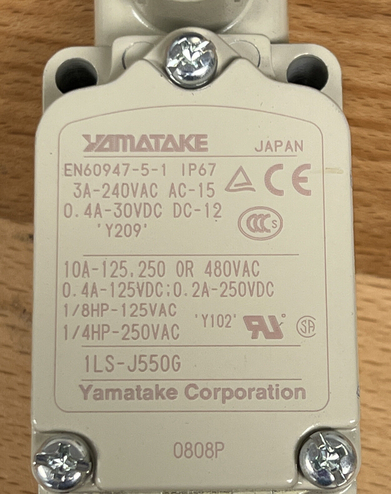 Yamatake 1LS-J550G Limit Switch 10A 125/250/480 VAC (BK108) - 0