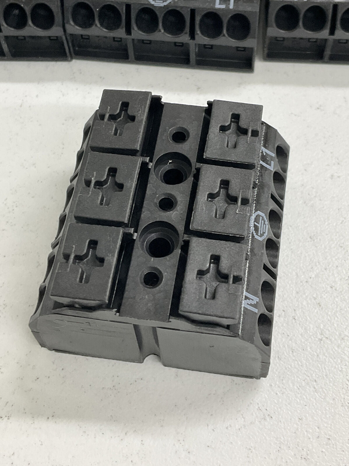 Wago 862-2503  4 Pole Chassis Mount Terminal Block Awg 20-12 250 Pieces (BK124)