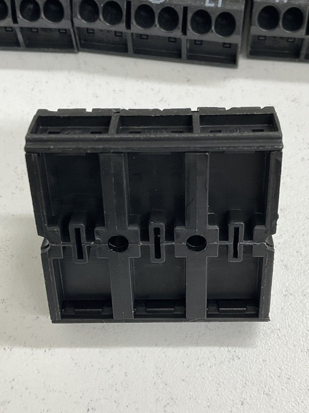 Wago 862-2503  4 Pole Chassis Mount Terminal Block Awg 20-12 250 Pieces (BK124)