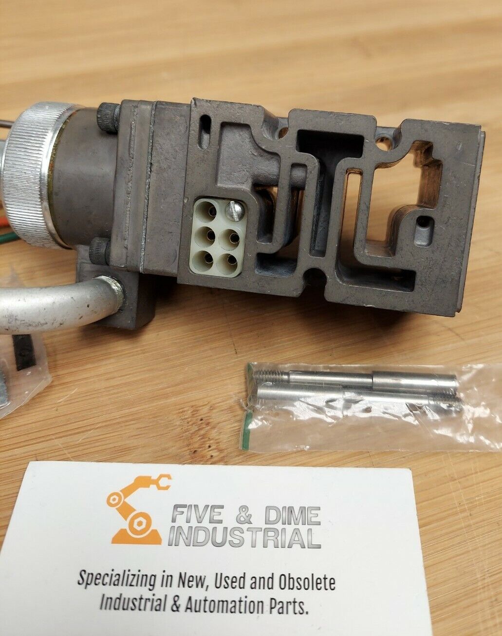 Numatics 152RS100C New Pneumatic Valve w/ Gasket and Hardware (YE115)