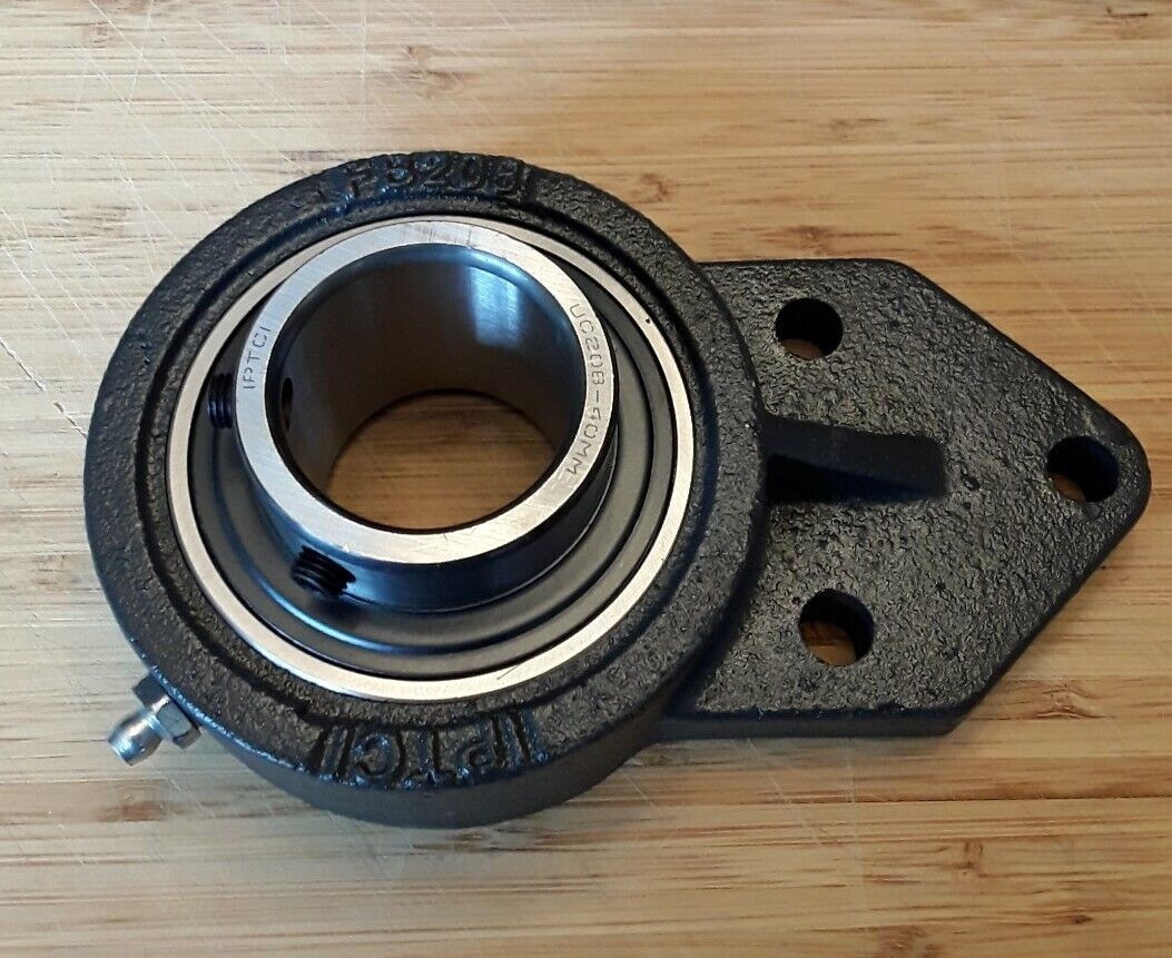 IPTCI UCFB 208 40mm Diameter 3-Bolt Flange Bracket Unit (GR142)