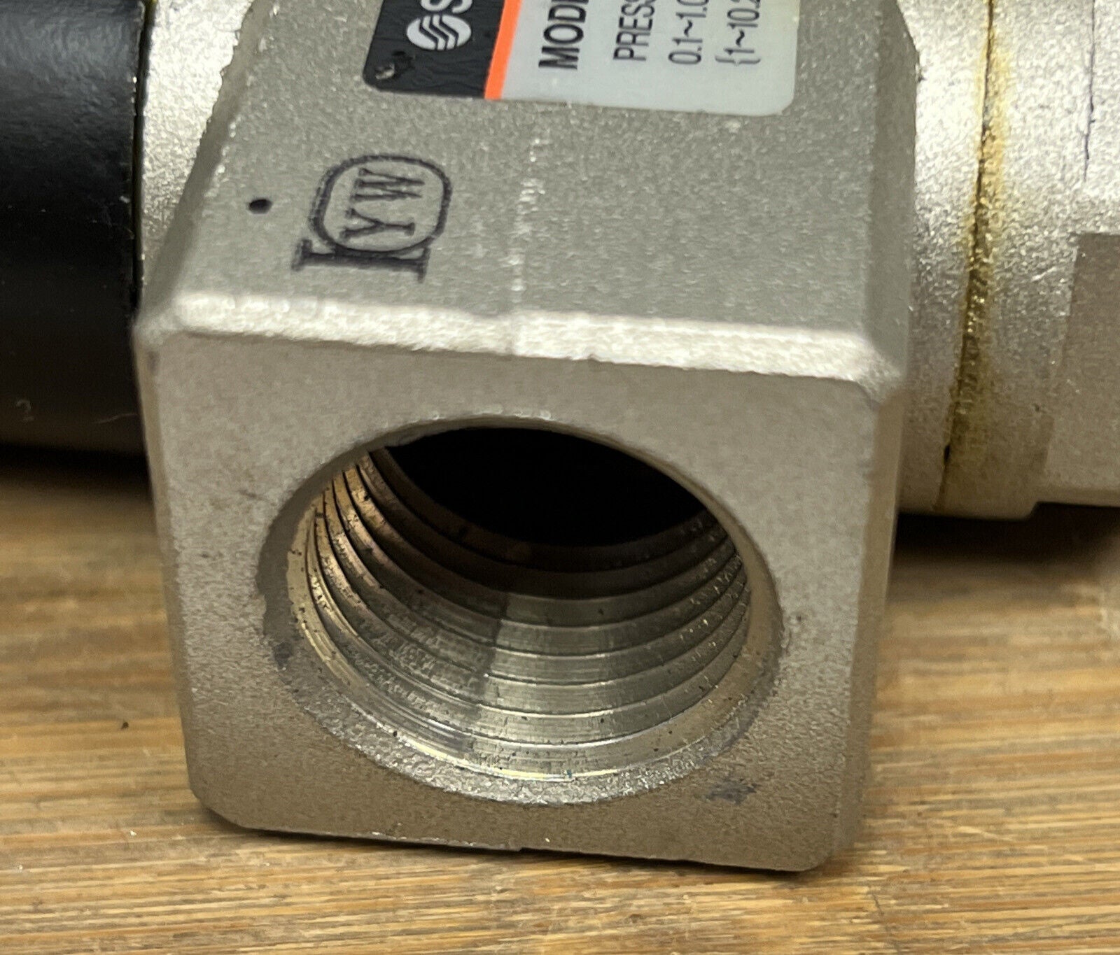 SMC VHS400 3-Way Valve 1/2 NPT 145 PSI Max (GR127)