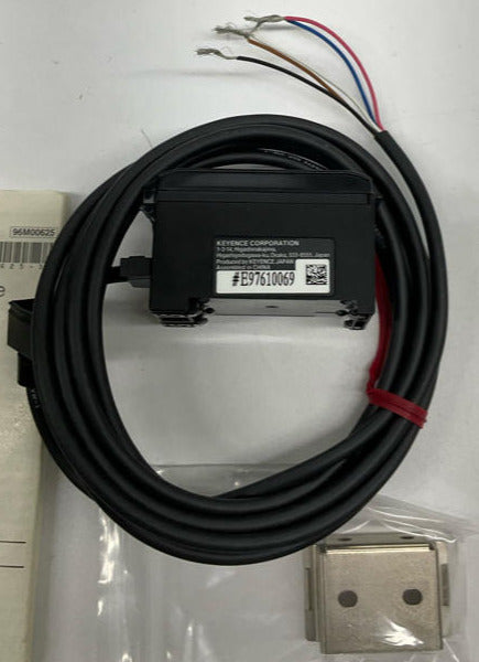 Keyence FD-V70A Digital Flow Sensor Amplifier