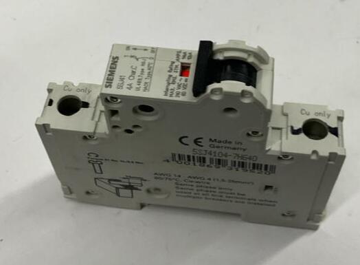 Siemens 5SJ4104-7HG40 4-Amp Circuit Breaker 60VDC, 240VAC