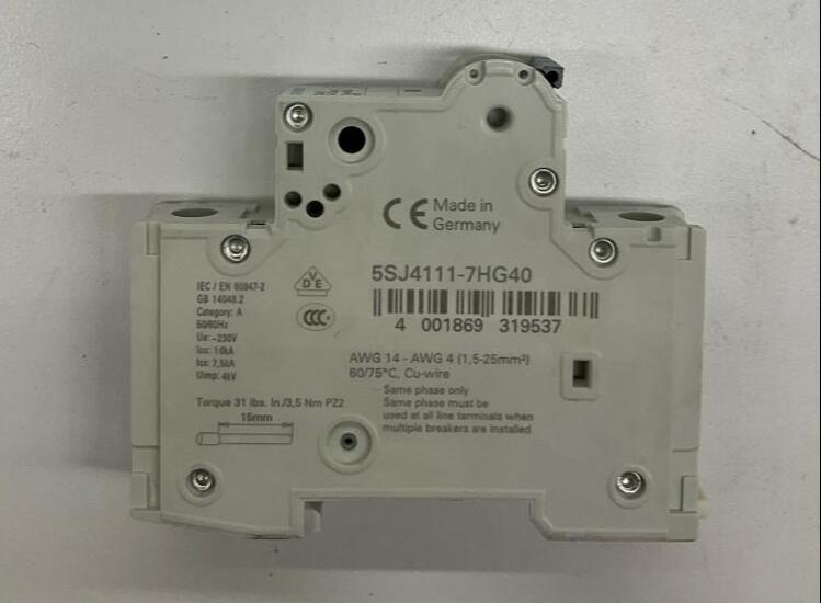 Siemens 5SJ4111-7HG40 5 Amp, 60VDC, 240VAC Circuit Breaker