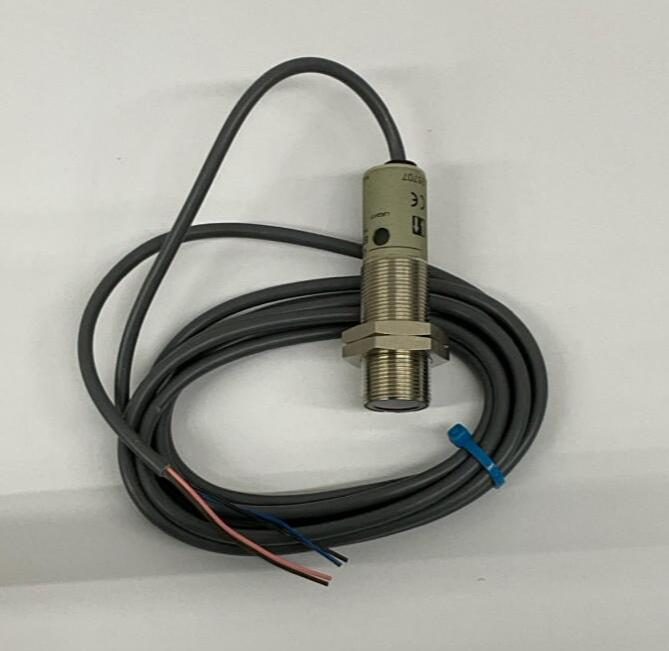 Omron E3F2-DS10C4-M Photoelectric Switch Sensor 10-30VDC