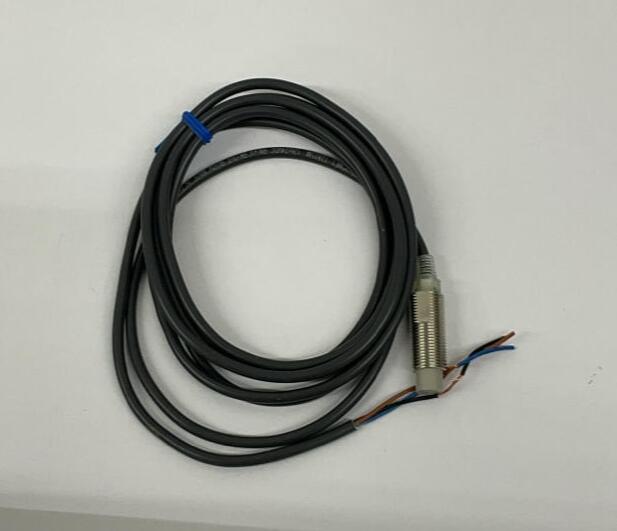 OMRON E2E-X5ME1 Proximity Switch Sensor  12-24VDC  (No Hardware)