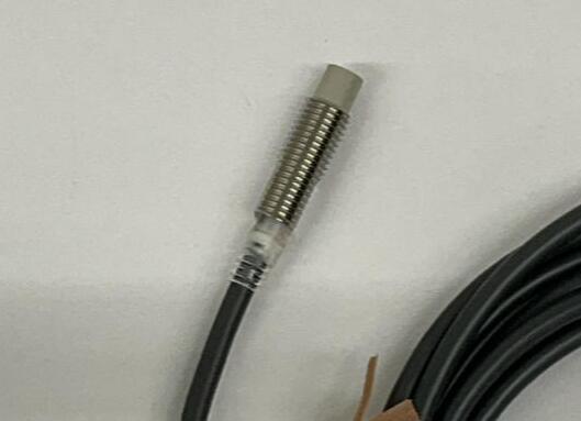 Omron E2E-X2ME1 Proximity Switch Sensor 12-24VDC  (No Hardware)