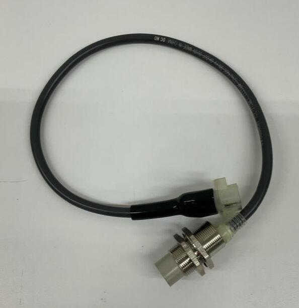 Omron E2E-X10ME1  12-24VDC NPN-NO Proximity Sensor 12''  3-Pin Connector