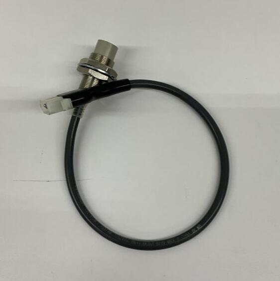 Omron E2E-X10ME1  12-24VDC  NPN-NO Proximity Sensor 12'' 3-Pin Connector