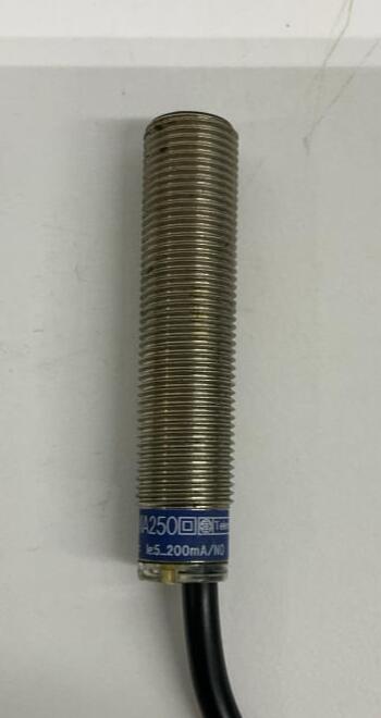 Telemecanique  XS1M12MA250  24-240 VOLTS AC/DC Inductive Sensor