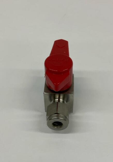 Hylok  P1VMH-4N4T-DV  316 SS  Plug Valve  1/4'' NPT X 1/4''Tube