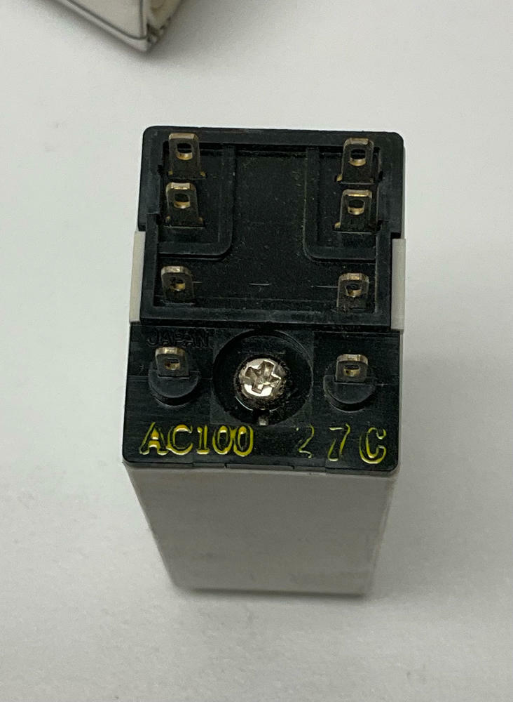 Fuji Electric ST7P-2A11N-ADC 100-120 VAC Coil 8-Pin 0-10 Min Timer Relay - Like New