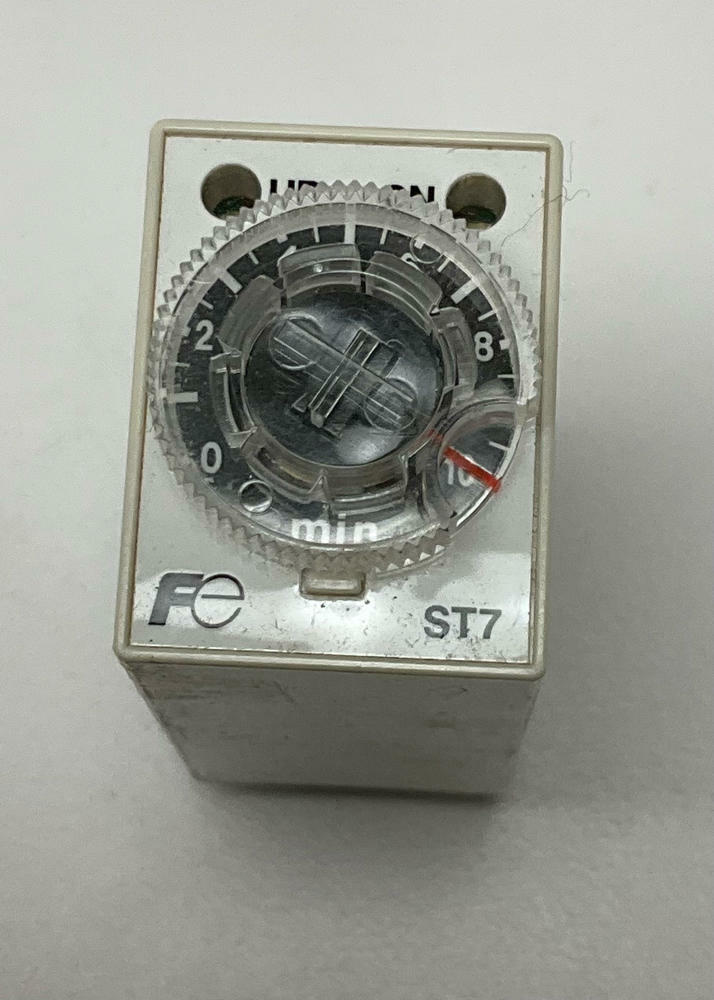 Fuji Electric ST7P-2A11N-ADC 100-120 VAC Coil 8-Pin 0-10 Min Timer Relay - Like New