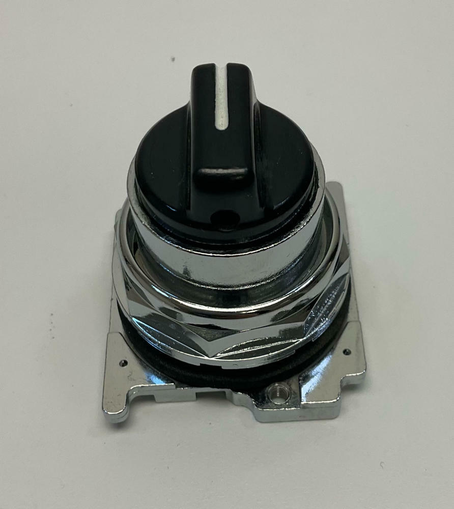 Eaton  10250T-1323  30.5mm Heavy Duty 3-Position  Black Selector Switch - Like New